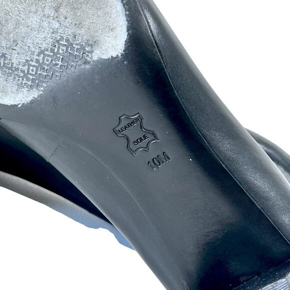 Tory Burch Black Leather Cap Toe PACEY Pumps Gold Logo Classic Designer 10 - Picture 10 of 10